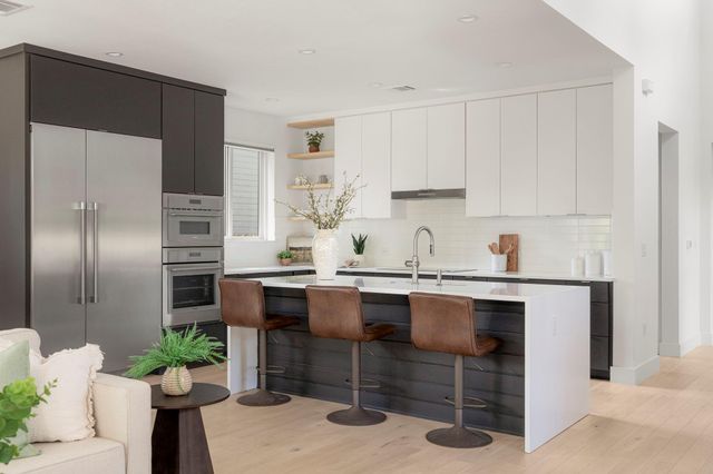 905 E 2nd ST, Austin, TX 78702