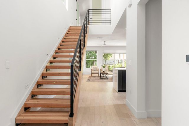 905 E 2nd ST, Austin, TX 78702