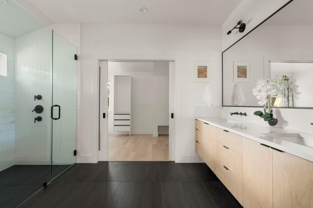 905 E 2nd ST, Austin, TX 78702