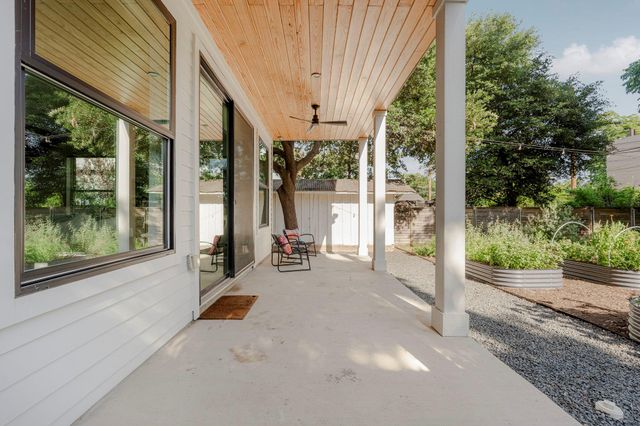 905 E 2nd ST, Austin, TX 78702