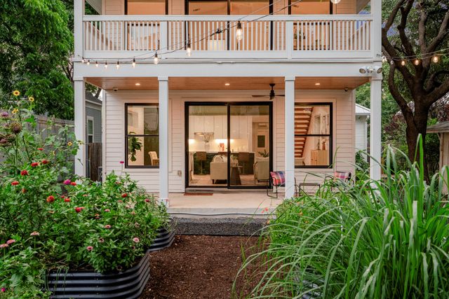 905 E 2nd ST, Austin, TX 78702