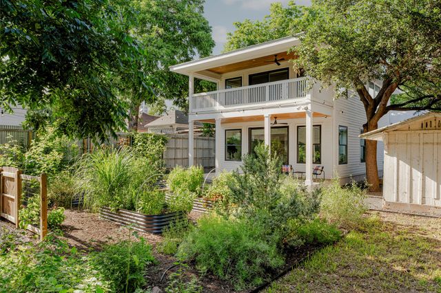 905 E 2nd ST, Austin, TX 78702