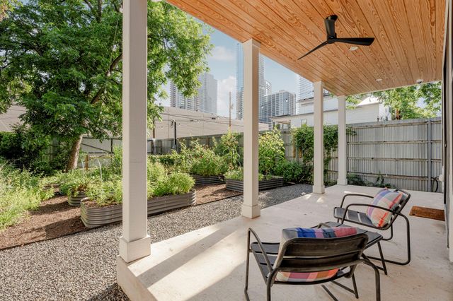 905 E 2nd ST, Austin, TX 78702