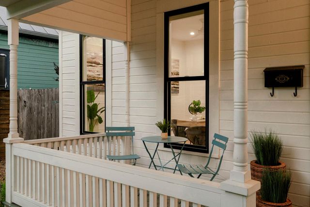 905 E 2nd ST, Austin, TX 78702