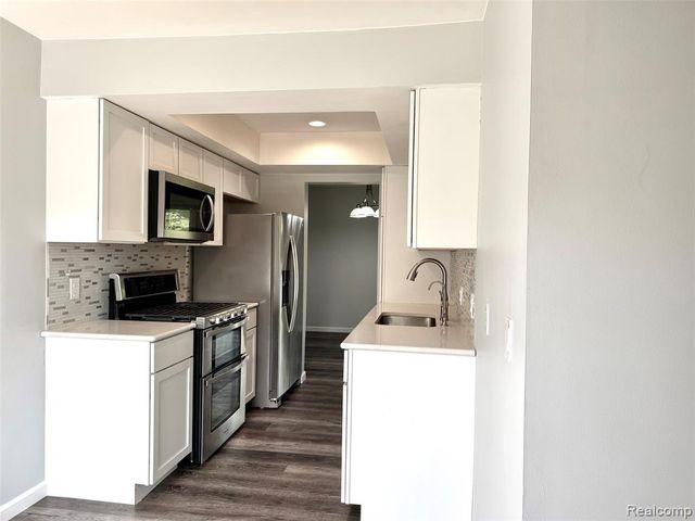 2852 Trailwood Drive, Rochester Hills, MI 48309
