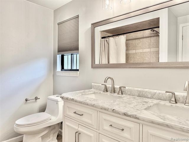 2852 Trailwood Drive, Rochester Hills, MI 48309