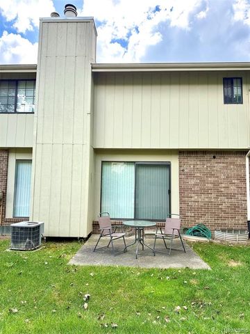 2852 Trailwood Drive, Rochester Hills, MI 48309