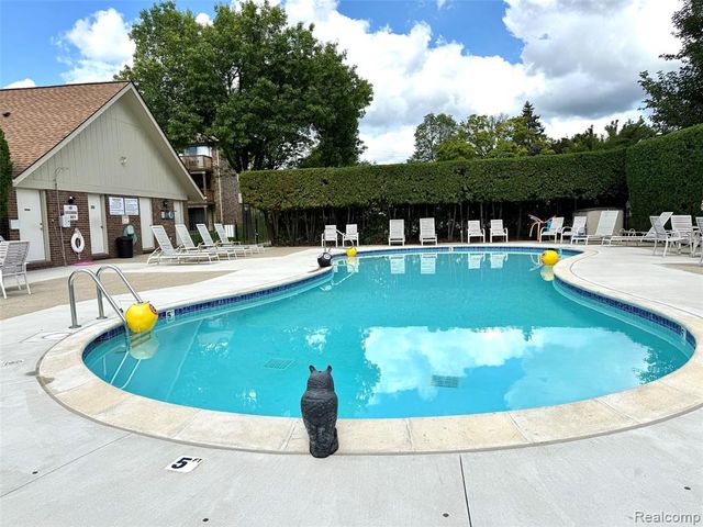 2852 Trailwood Drive, Rochester Hills, MI 48309