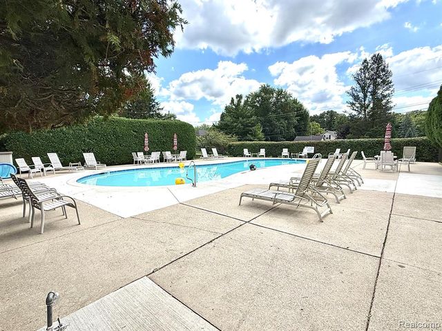 2852 Trailwood Drive, Rochester Hills, MI 48309