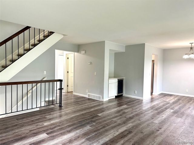 2852 Trailwood Drive, Rochester Hills, MI 48309
