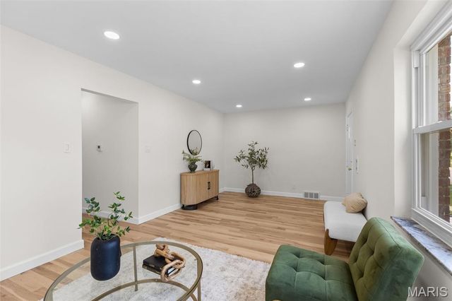 5676 Marquette Avenue, St Louis, MO 63139