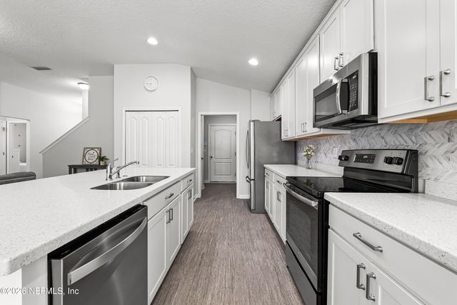 86642 SERENITY LAKE Court, Yulee, FL 32097