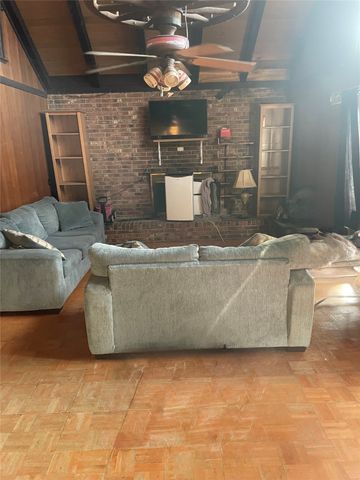 2810 N Mountain View Road, Granbury, TX 76048