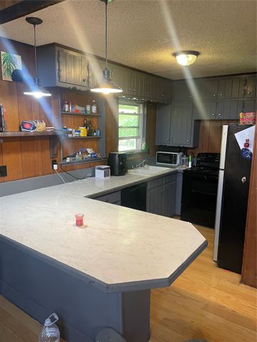 2810 N Mountain View Road, Granbury, TX 76048