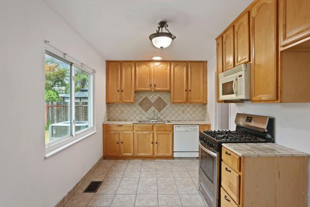 304 E Longview Ave, Stockton, CA 95207