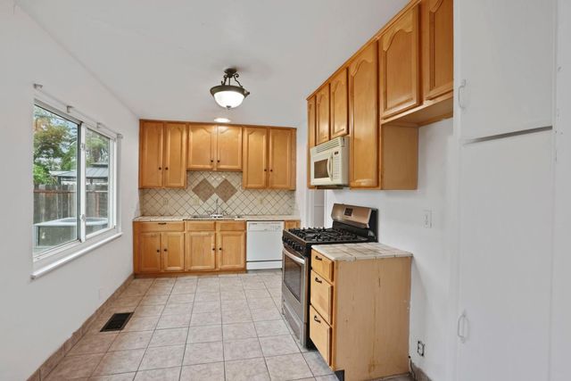 304 E Longview Ave, Stockton, CA 95207