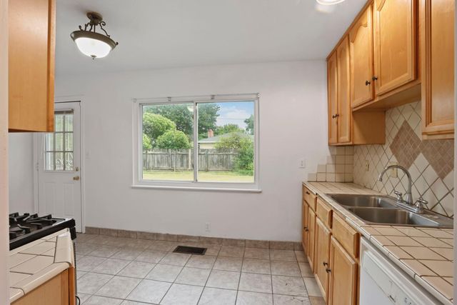 304 E Longview Ave, Stockton, CA 95207