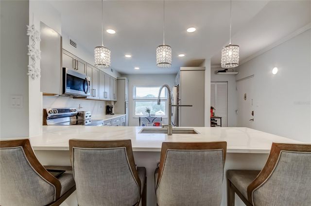 7321 CENTRAL AVENUE 301, St Petersburg, FL 33710