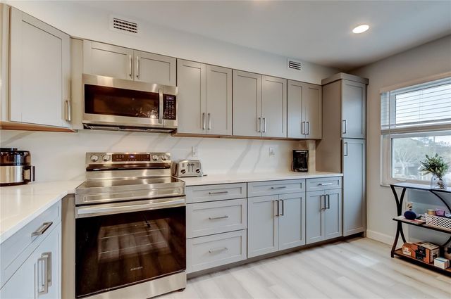 7321 CENTRAL AVENUE 301, St Petersburg, FL 33710