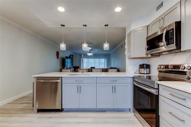 7321 CENTRAL AVENUE 301, St Petersburg, FL 33710