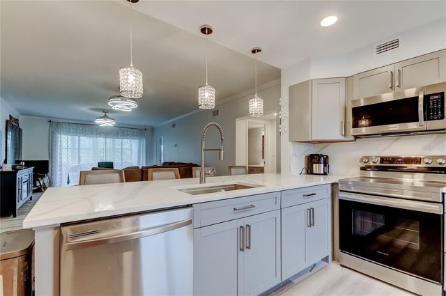 7321 CENTRAL AVENUE 301, St Petersburg, FL 33710