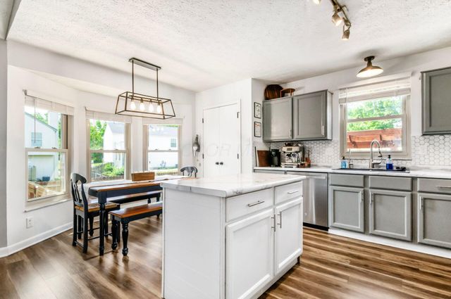 2125 Kingsglen Drive, Grove City, OH 43123