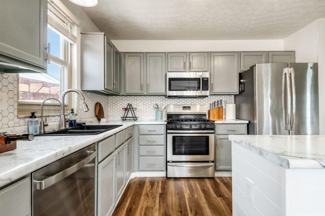 2125 Kingsglen Drive, Grove City, OH 43123