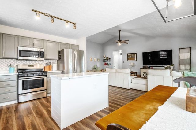 2125 Kingsglen Drive, Grove City, OH 43123