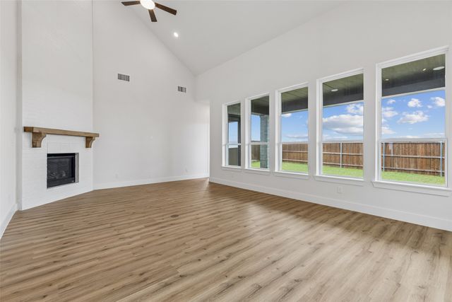 1729 Boxwood Row Drive, Aubrey, TX 76227