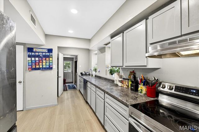 7584 Amherst Avenue, University City, MO 63130