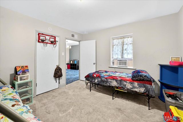 7584 Amherst Avenue, University City, MO 63130