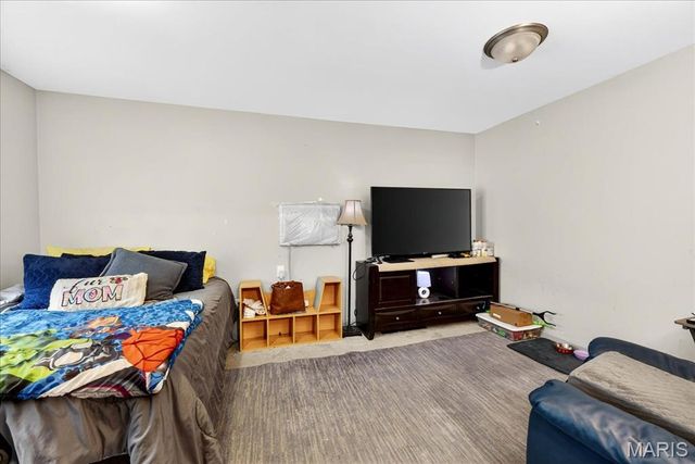 7584 Amherst Avenue, University City, MO 63130