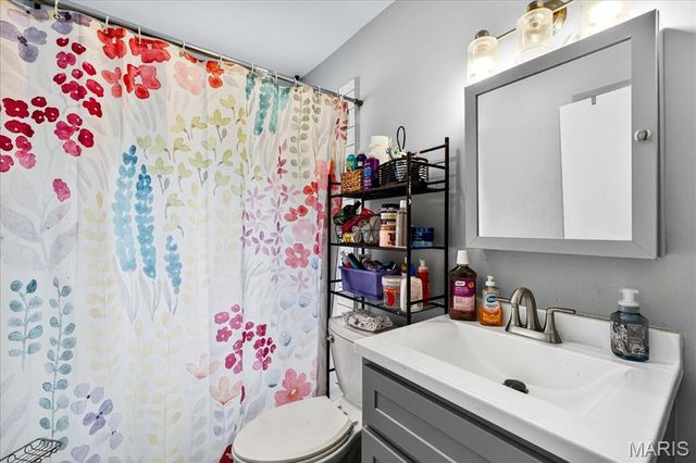 7584 Amherst Avenue, University City, MO 63130