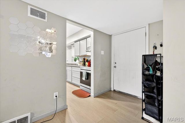 7584 Amherst Avenue, University City, MO 63130