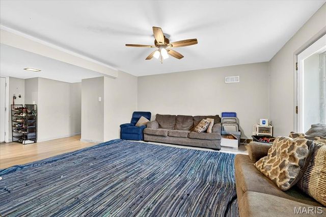 7584 Amherst Avenue, University City, MO 63130