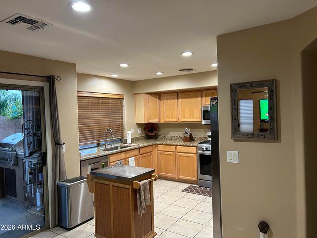 2411 W LUCIA Drive, Phoenix, AZ 85085