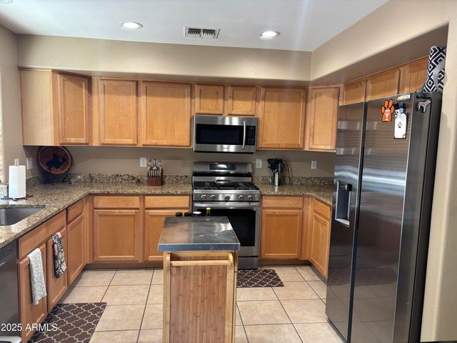 2411 W LUCIA Drive, Phoenix, AZ 85085