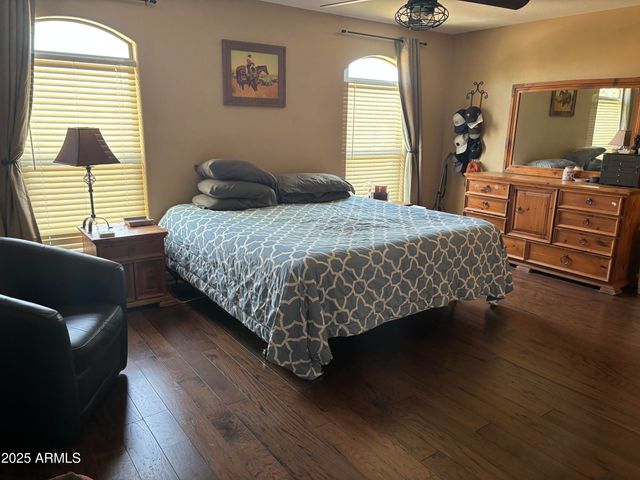 2411 W LUCIA Drive, Phoenix, AZ 85085