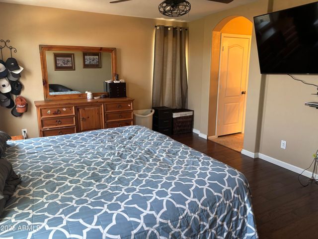 2411 W LUCIA Drive, Phoenix, AZ 85085