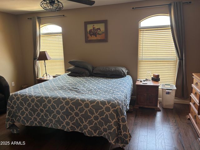 2411 W LUCIA Drive, Phoenix, AZ 85085