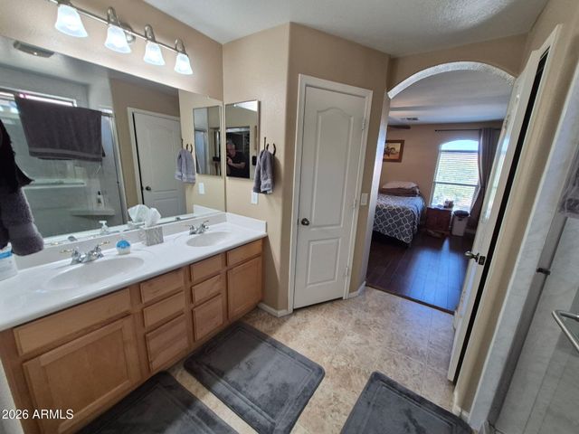 2411 W LUCIA Drive, Phoenix, AZ 85085