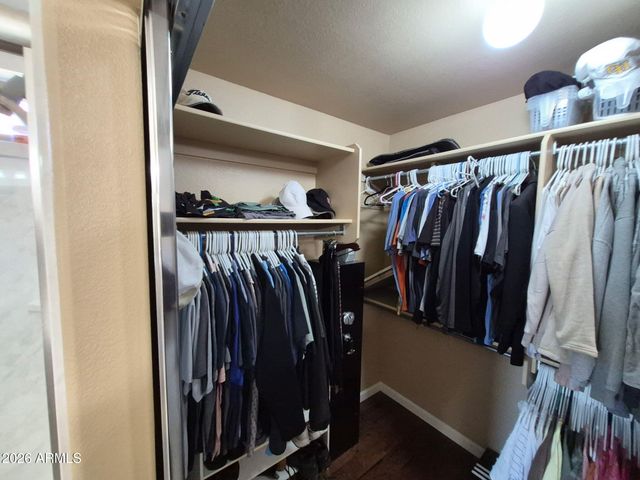 2411 W LUCIA Drive, Phoenix, AZ 85085