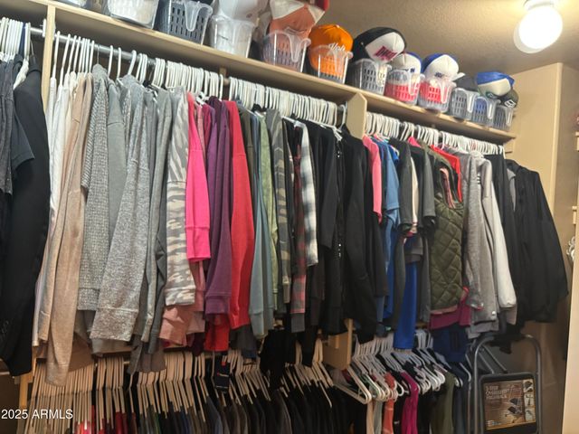 2411 W LUCIA Drive, Phoenix, AZ 85085