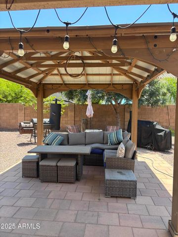 2411 W LUCIA Drive, Phoenix, AZ 85085