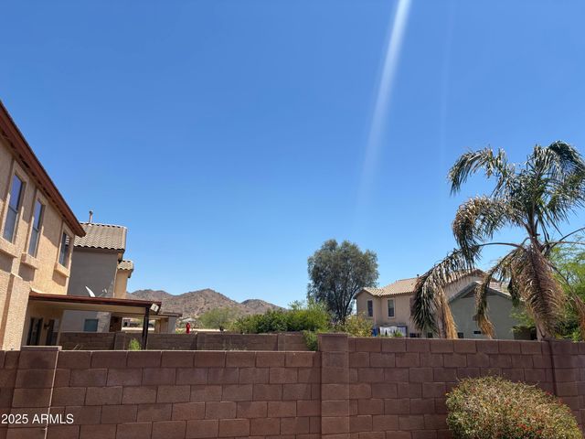 2411 W LUCIA Drive, Phoenix, AZ 85085