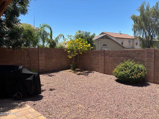 2411 W LUCIA Drive, Phoenix, AZ 85085