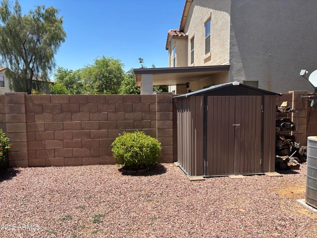 2411 W LUCIA Drive, Phoenix, AZ 85085