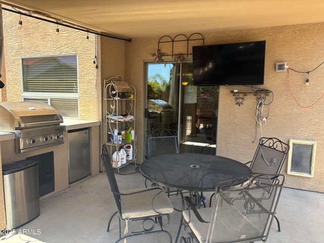 2411 W LUCIA Drive, Phoenix, AZ 85085