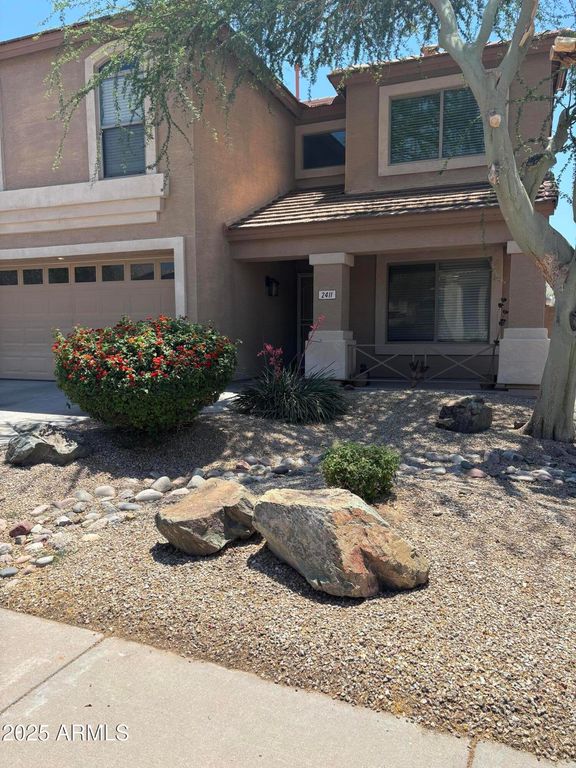 2411 W LUCIA Drive, Phoenix, AZ 85085