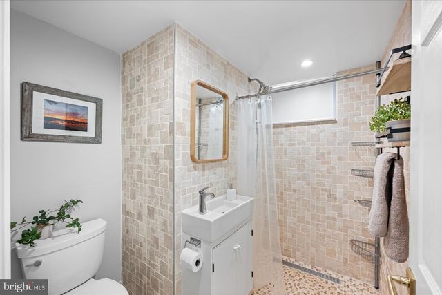 4820 LINNEAN AVE NW, Washington, DC 20008